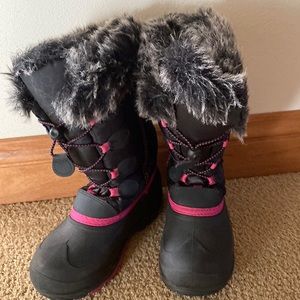 Kamik Winter boots black with dark pink trim Girls sz 3
